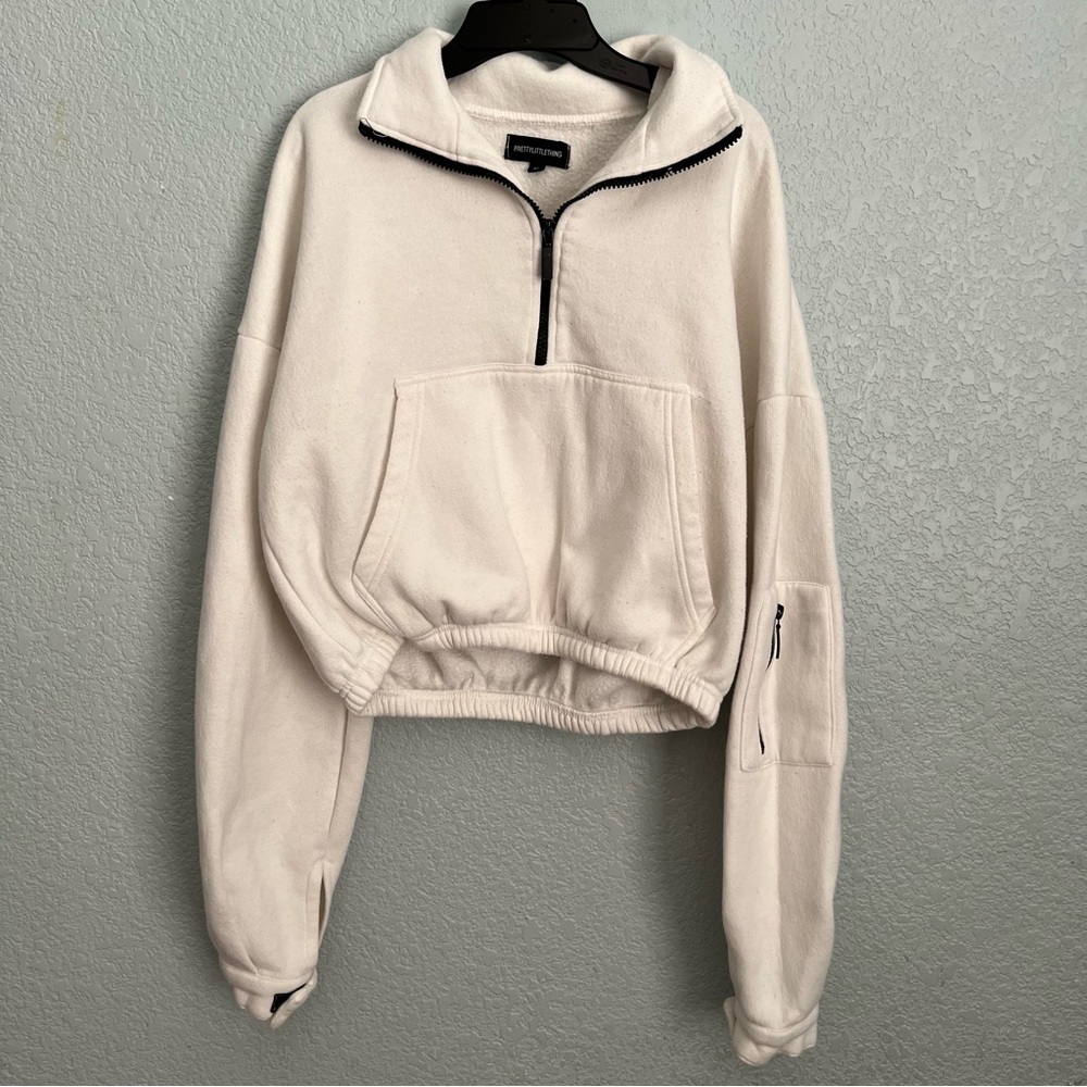 PrettyLittleThing White Cropped Hoodie M Half Zip Fleece Cozy Streetwear